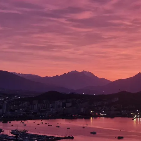 Ajaccio, Sous Les Etoiles, Cabanon A Toit Ouvrant, Vue Et Montagne